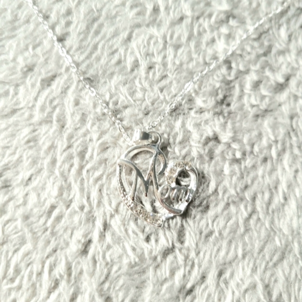 BNIB mom pendant